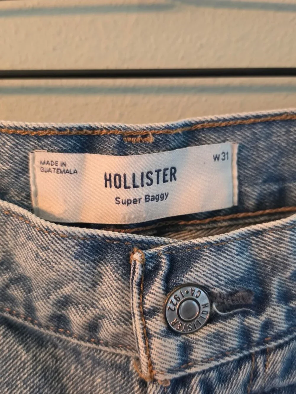 Hollister Super Baggy Denim Shorts Light Wash Distressed W31 Jean Shorts